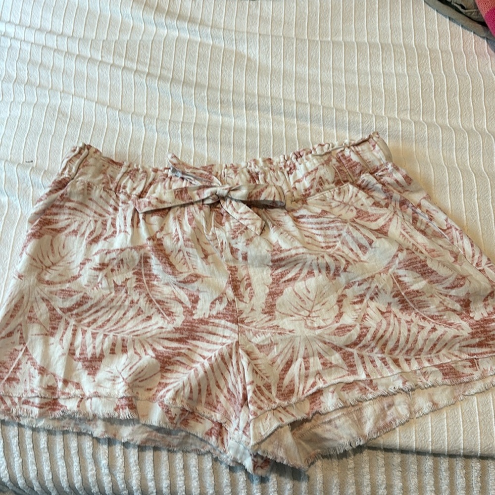 “American Orignial” palm tree shorts, pink & white! perfect for a beach day. XL